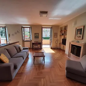 https://casa-gargnano.it-lombardy.com