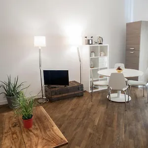 https://renovated-flat-near-duomo-lamarmora.it-lombardy.com